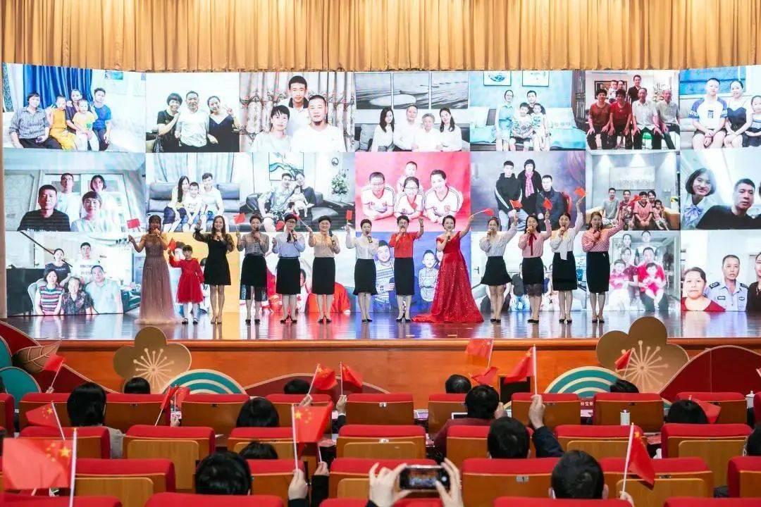 哈尔滨男子制作龙型冰雕免费送游客 当事人:希望龙年都能行大运
